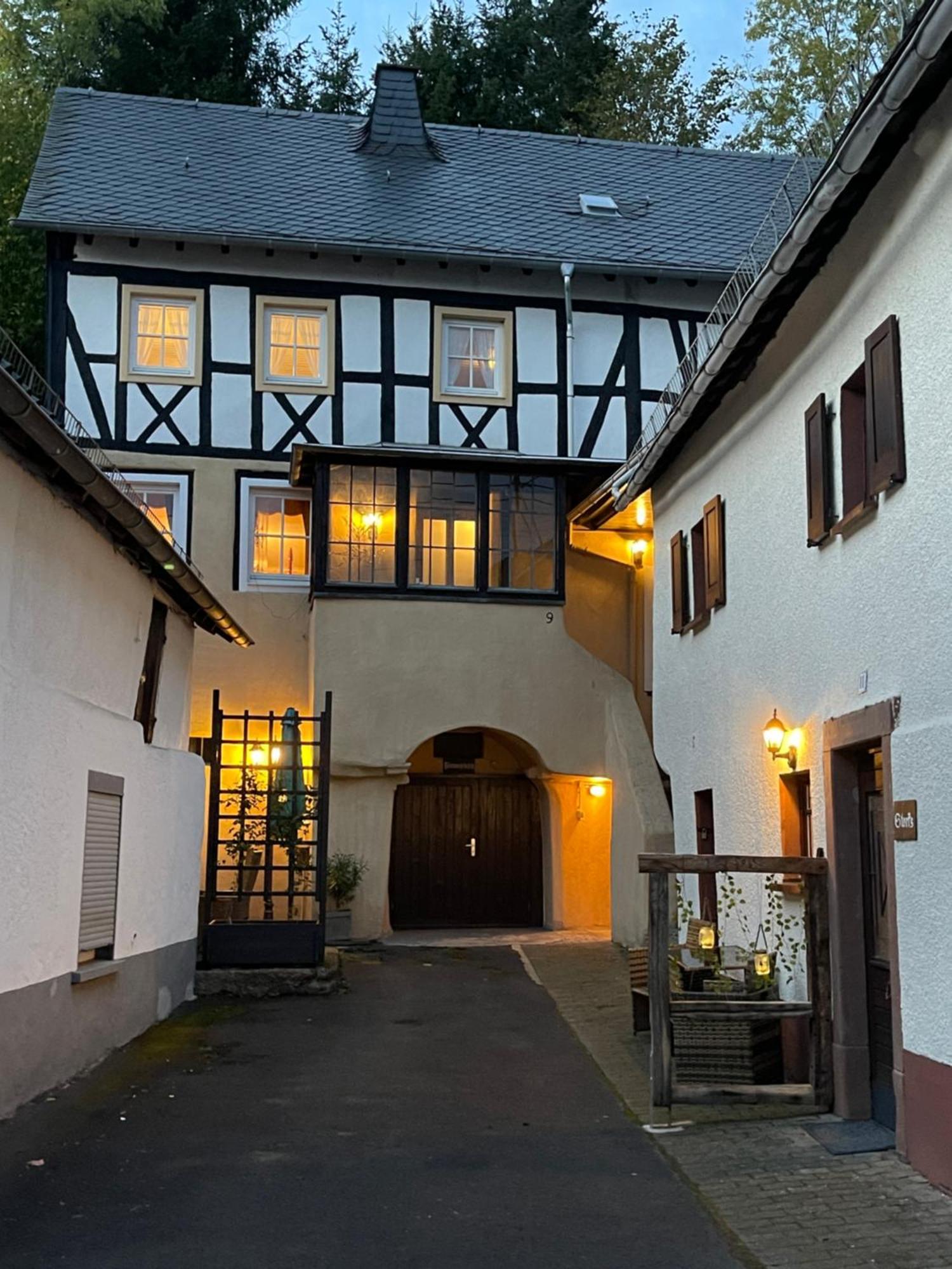 Ritterstube - Eifelstube mit Charme, außergewöhnliches Ferienhaus Ulmen Exterior foto